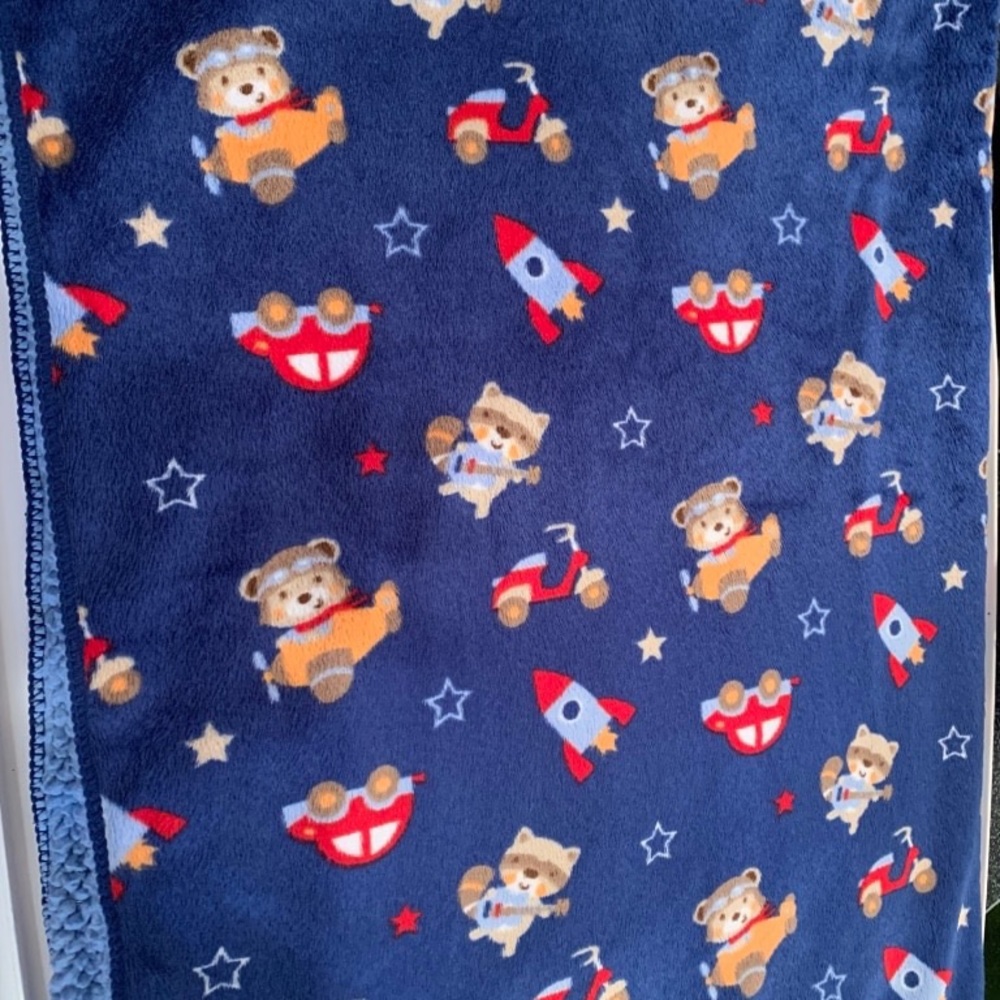 SOLD! Baby blanket in like-new shape
